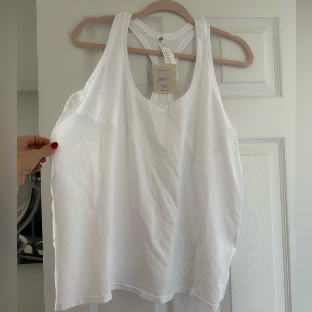 NWT Fabletics Feather Tech+ Tank - Picture 5 of 6